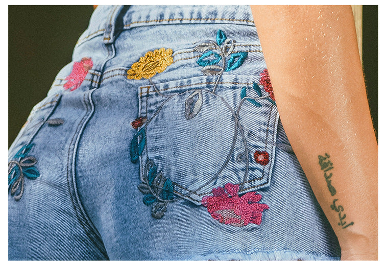 Jeans: When Fabric Becomes a Flowing Canvas🎨🖼