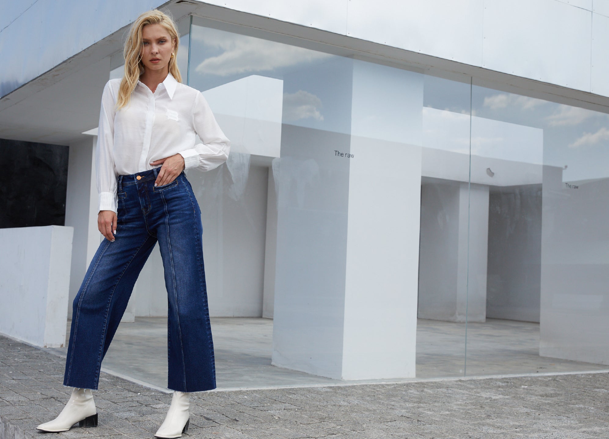 A ONESO straight denim to break into the world! 💥 365 days of a foolproof formula for getting from the office to the festival ✨