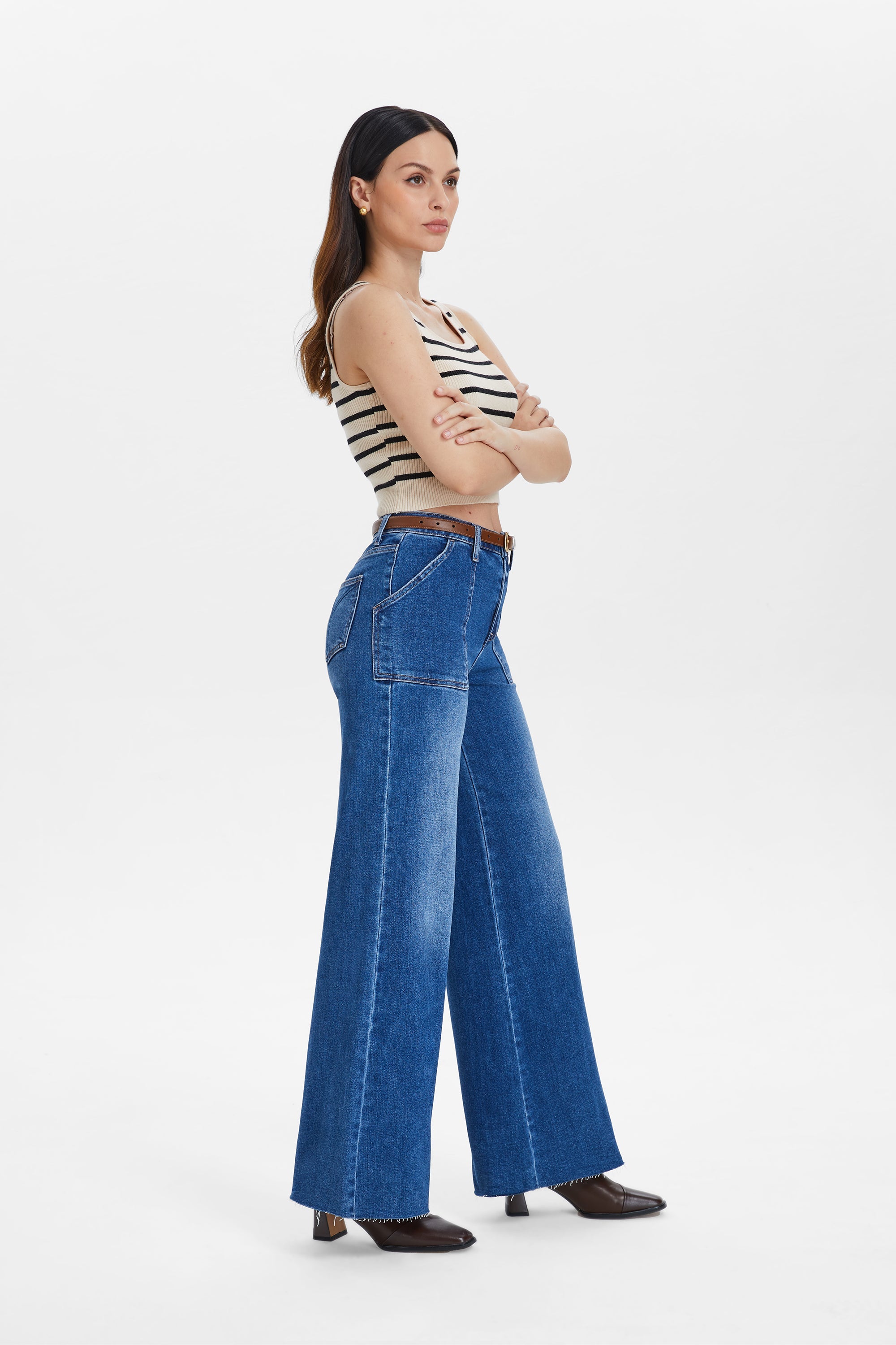 Beach to Bonfire: 5 Effortless Summer Outfits Starring Your Oneso Jeans☀️