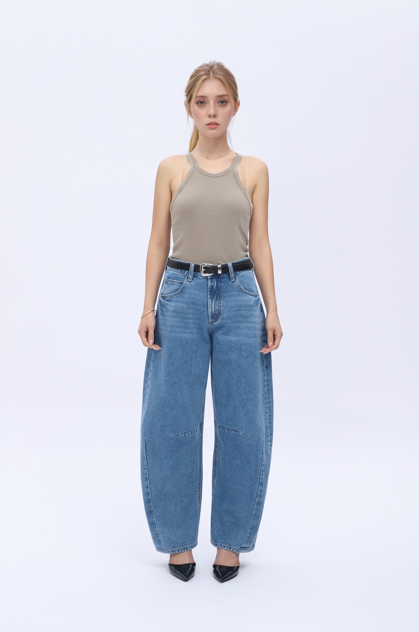 Denim Reimagined: 5 Eco-Chic Ways to Upcycle Old Jeans This Summer 🌿✂️