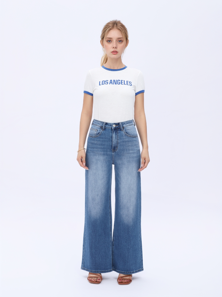 Why Jeans Never Go Out of Style: The Timeless Star of Every Woman’s Wardrobe