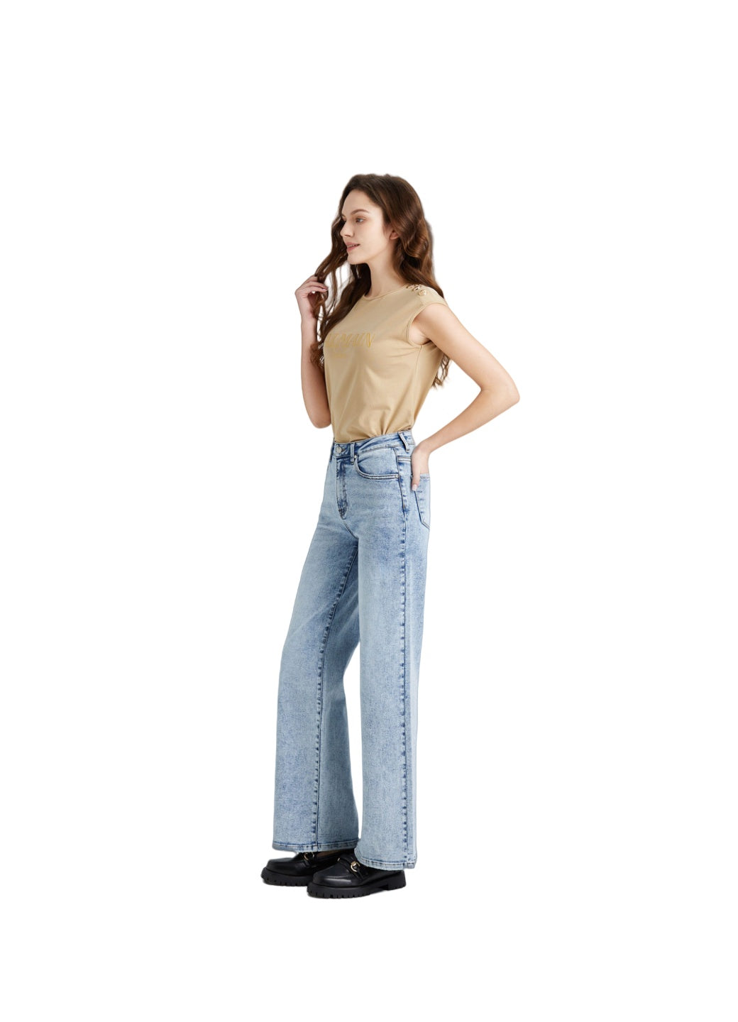 Denim After Dark: Night-Out Looks That Shine Without the Sweat 🌙