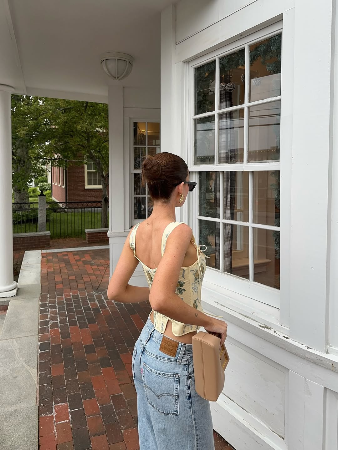 The Ultimate Travel Companion: How One Pair of Oneso Jeans Unlocks 10+ Outfits✈️