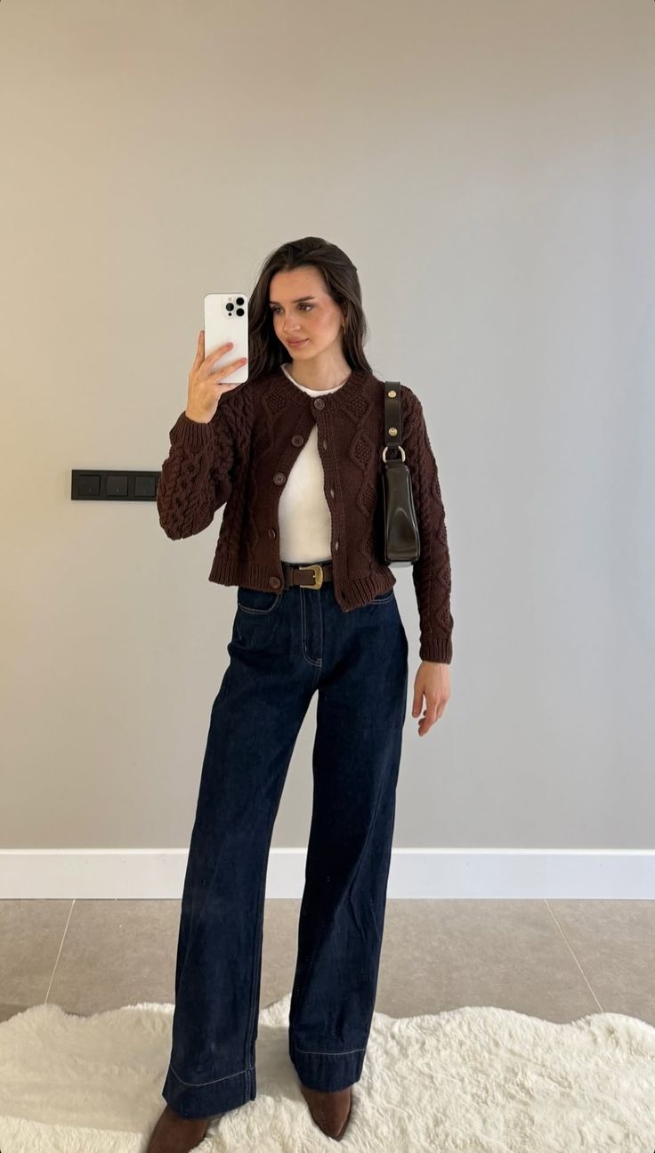 How to Wear Jeans With a Cardigan: 8 Effortless Outfit Ideas