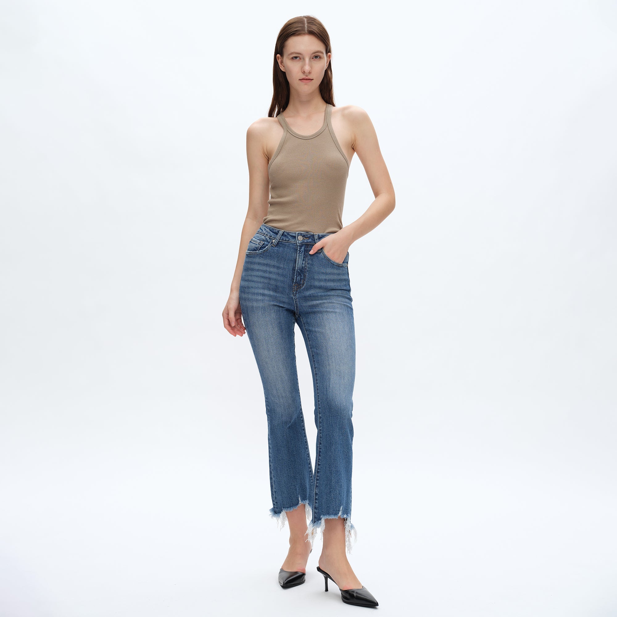 🌞 Summer Jeans Outfit Guide: The Perfect Balance of Cool and Style