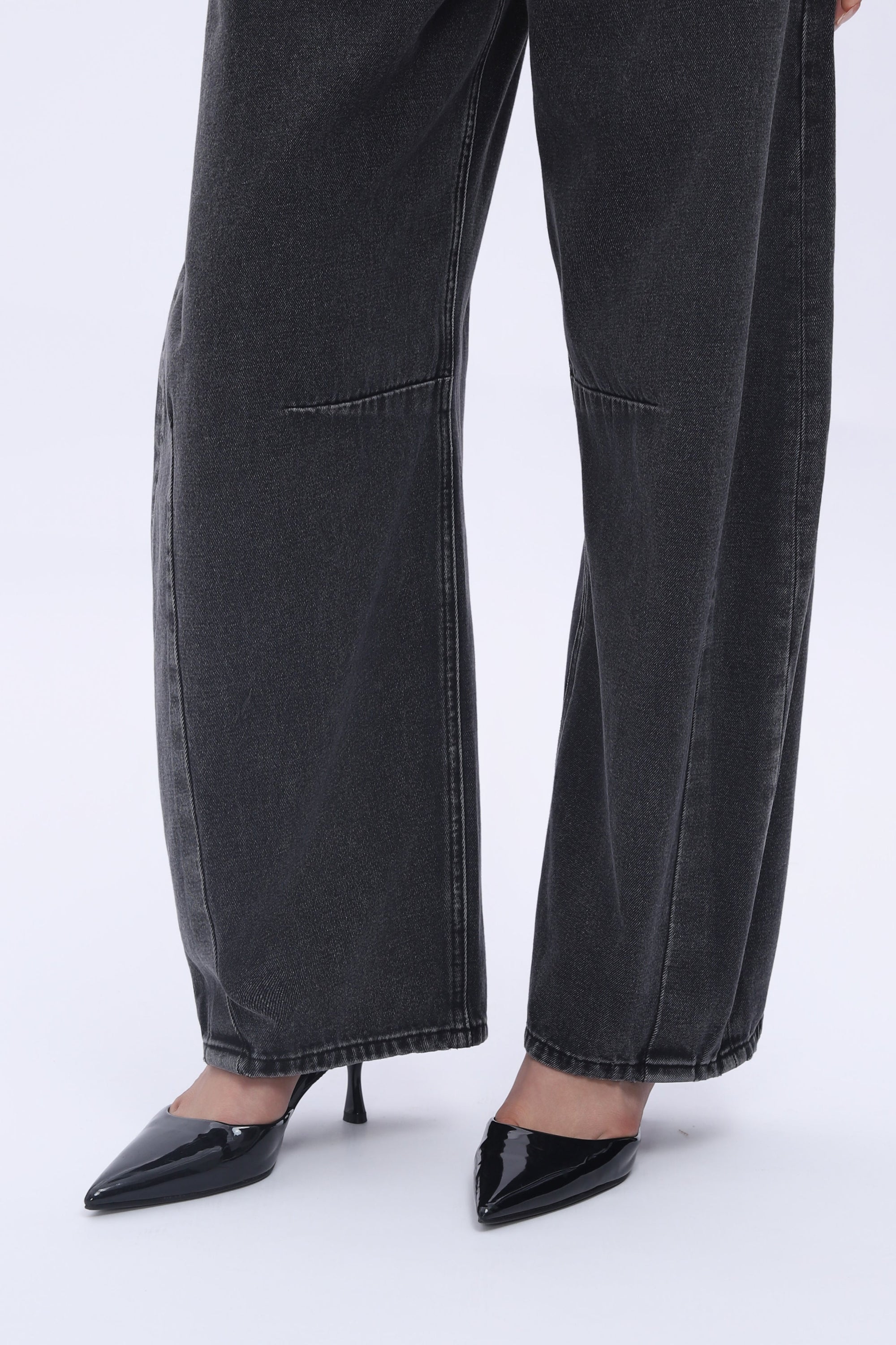 ONESO AER: Redefining All-Day Performance Denim for the Modern Metropolis