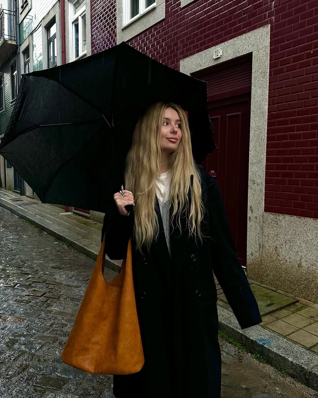 Rainy Days, Radiant Looks: How ONESO Jeans Turn Stormy Weather into Your Runway 🌧️