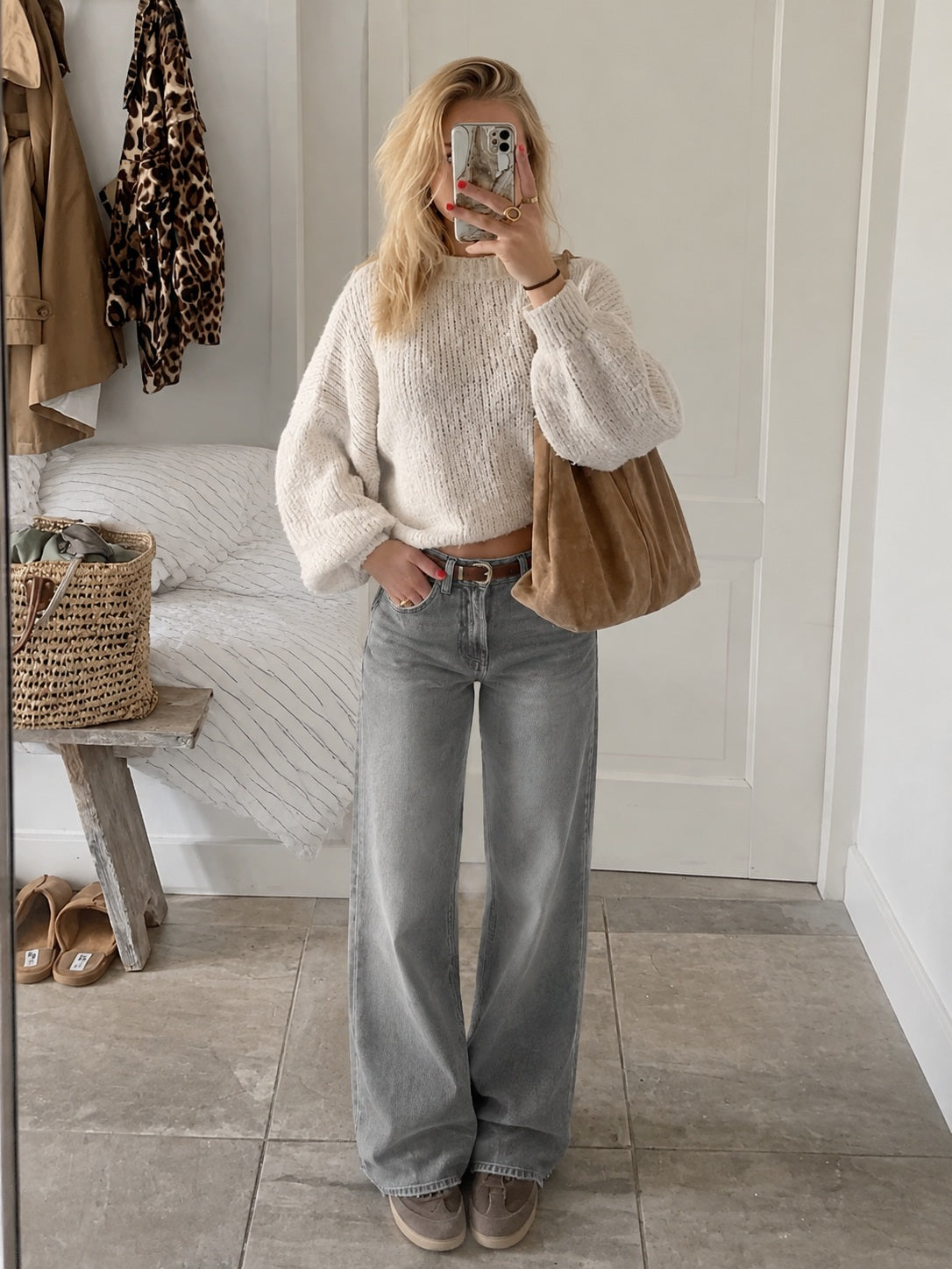 What Shoes to Wear With Wide-Leg Jeans: 7 Stylish Pairings