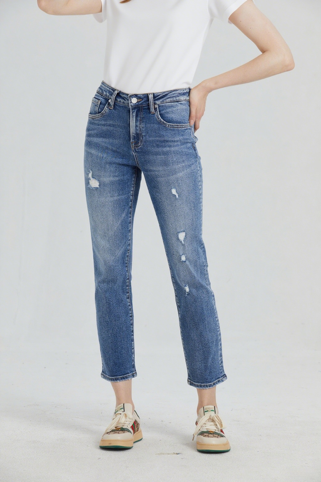 ONESO Women&#39;s Retro Mid-Rise Straight Leg Jeans