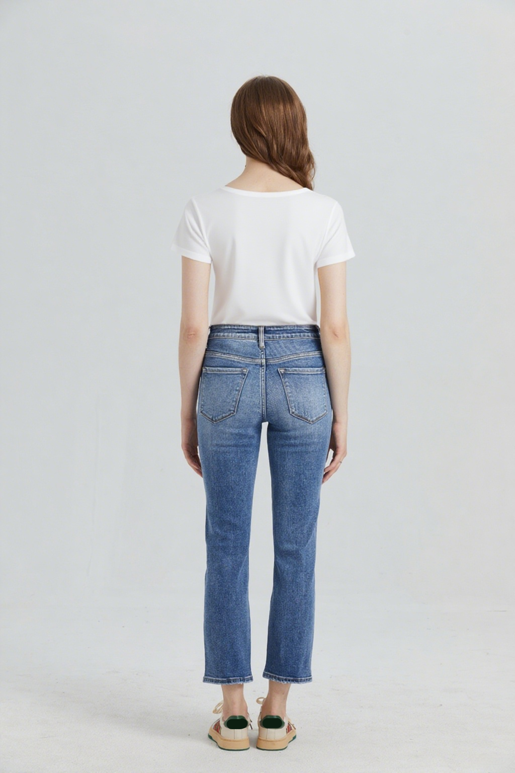 ONESO Women&#39;s Retro Mid-Rise Straight Leg Jeans