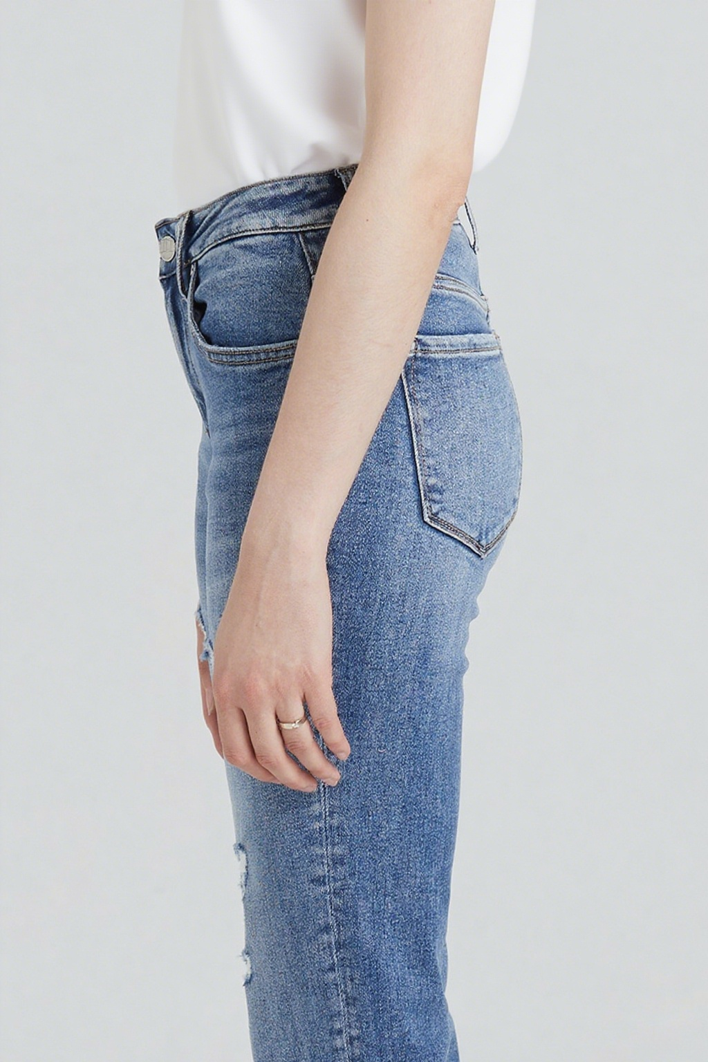 ONESO Women&#39;s Retro Mid-Rise Straight Leg Jeans